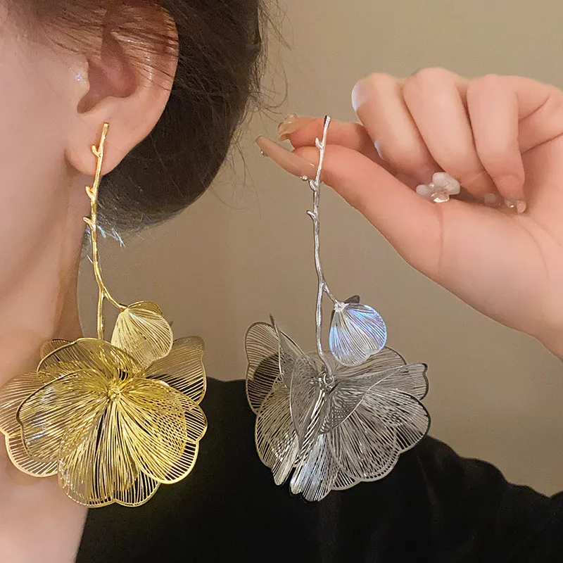 1 Pair Elegant Retro Luxurious Flower Plating Alloy Copper Gold Plated Silver Plated Drop Earrings display picture 4