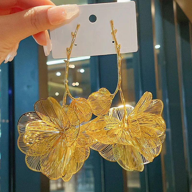 1 Pair Elegant Retro Luxurious Flower Plating Alloy Copper Gold Plated Silver Plated Drop Earrings display picture 10