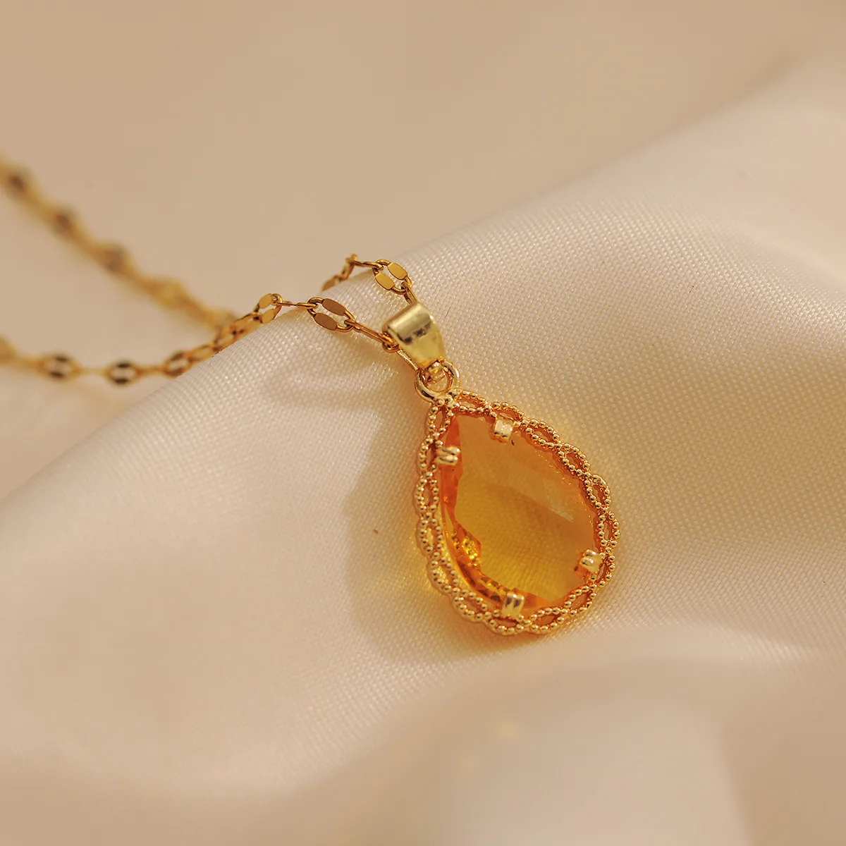 Wholesale Casual Simple Style Shiny Water Droplets Titanium Steel Copper Inlay 18K Gold Plated Zircon Pendant Necklace display picture 7