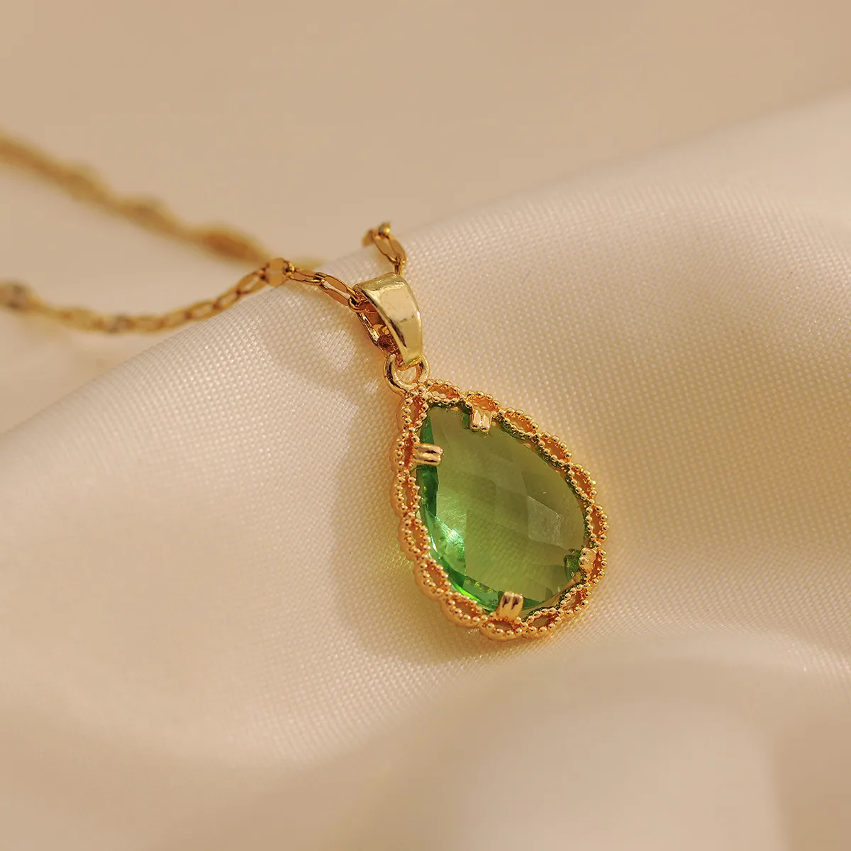 Wholesale Casual Simple Style Shiny Water Droplets Titanium Steel Copper Inlay 18K Gold Plated Zircon Pendant Necklace display picture 6