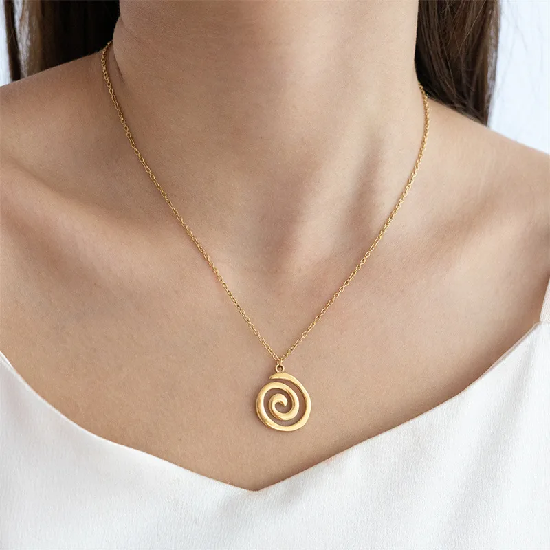 Wholesale Jewelry Casual Cute Classic Style Solid Color Spiral 304 Stainless Steel 18K Gold Plated Pendant Necklace display picture 1