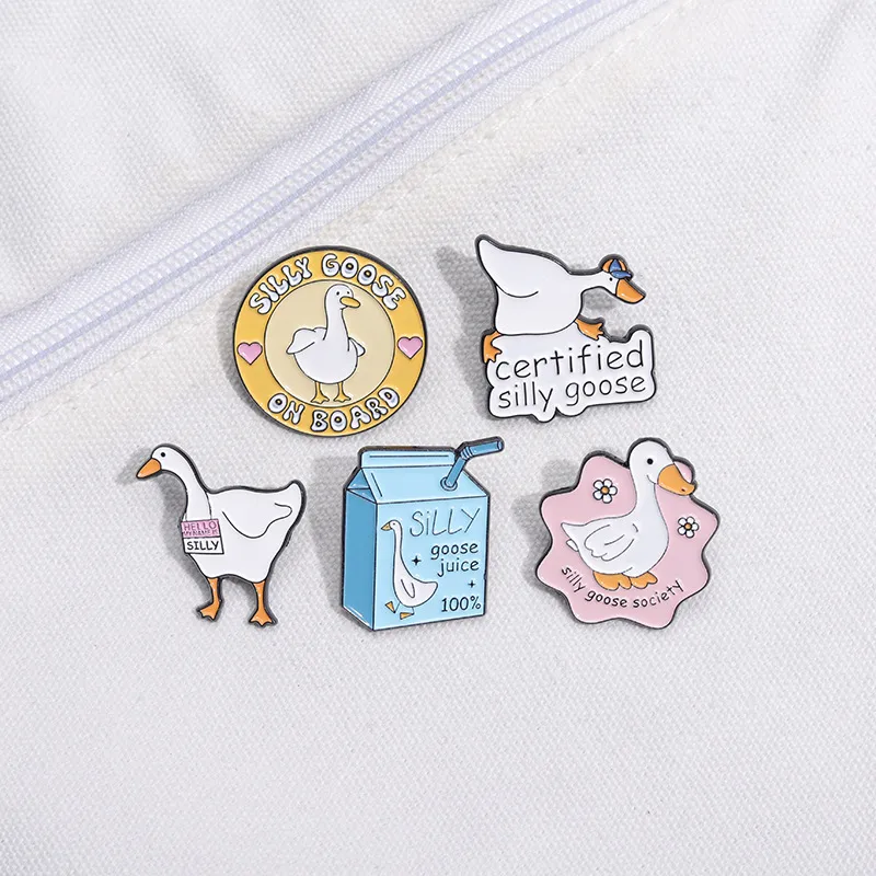Simple Style Classic Style Animal Zinc Alloy Plating Unisex Brooches display picture 6