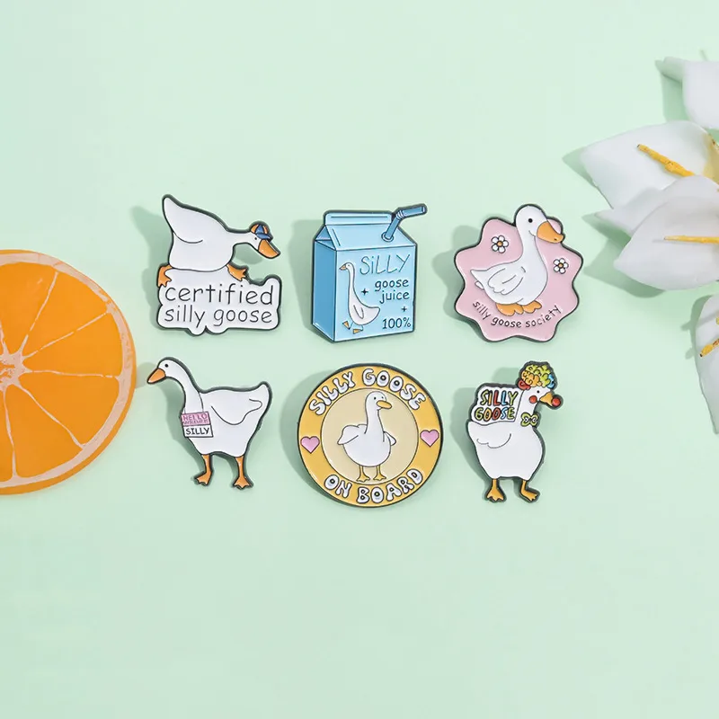 Simple Style Classic Style Animal Zinc Alloy Plating Unisex Brooches display picture 9
