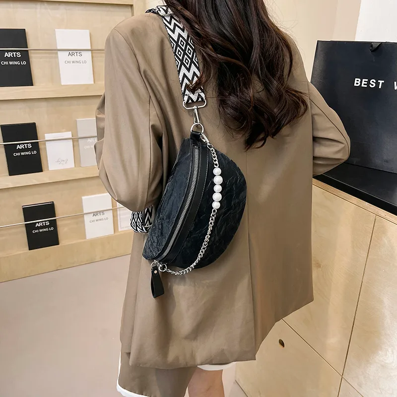 Women's Pu Leather Solid Color Punk Sewing Thread Dumpling Shape Zipper Shoulder Bag display picture 8