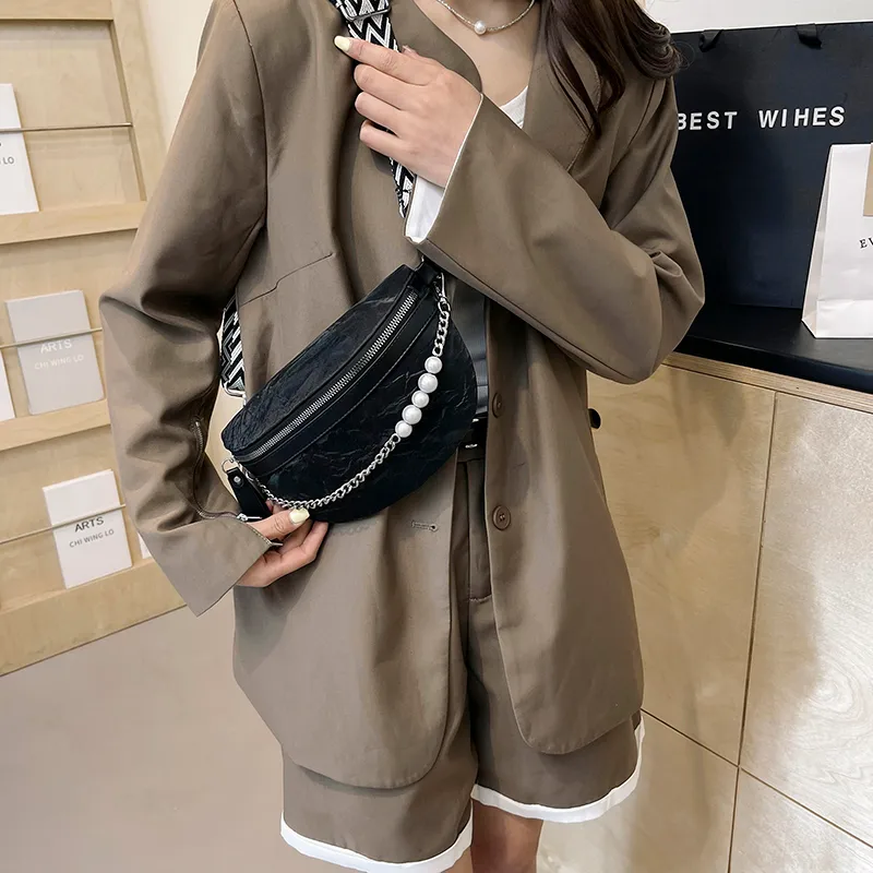 Women's Pu Leather Solid Color Punk Sewing Thread Dumpling Shape Zipper Shoulder Bag display picture 4