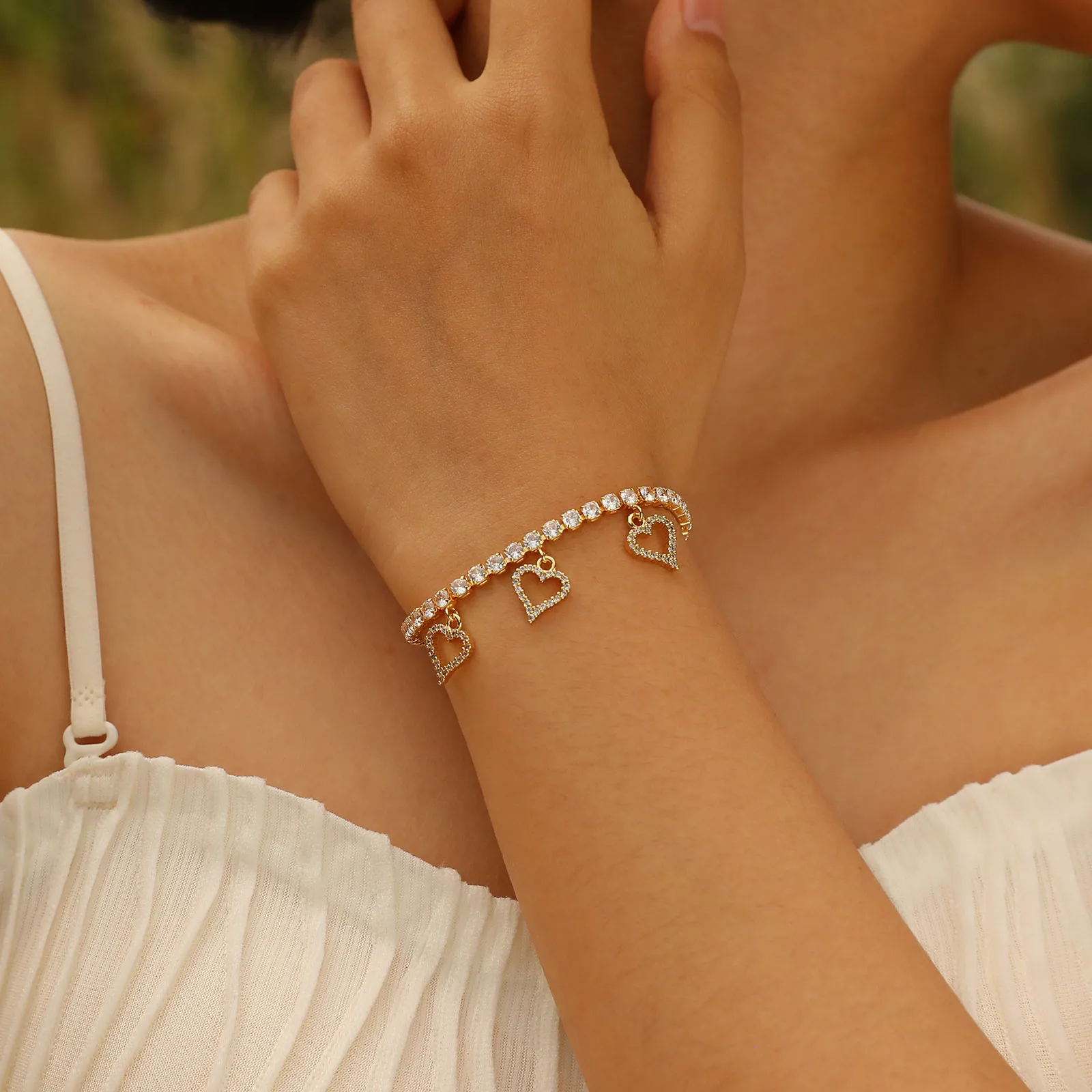 Copper 18K Gold Plated Cute Beach Shiny Inlay Animal Heart Shape Flower Zircon Bracelets display picture 4