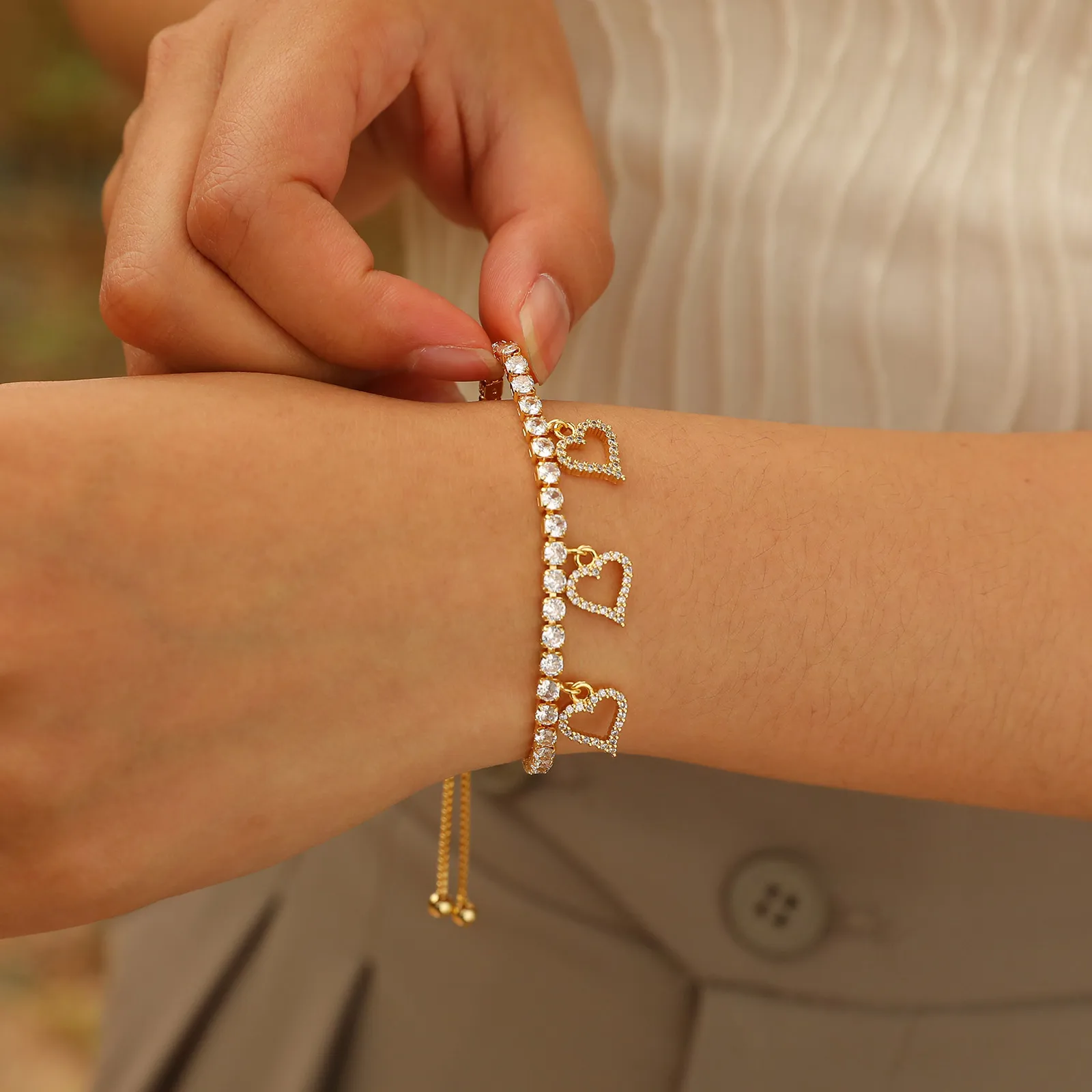 Copper 18K Gold Plated Cute Beach Shiny Inlay Animal Heart Shape Flower Zircon Bracelets display picture 3