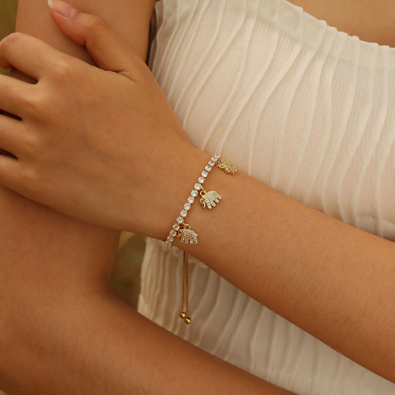 Copper 18K Gold Plated Cute Beach Shiny Inlay Animal Heart Shape Flower Zircon Bracelets display picture 7