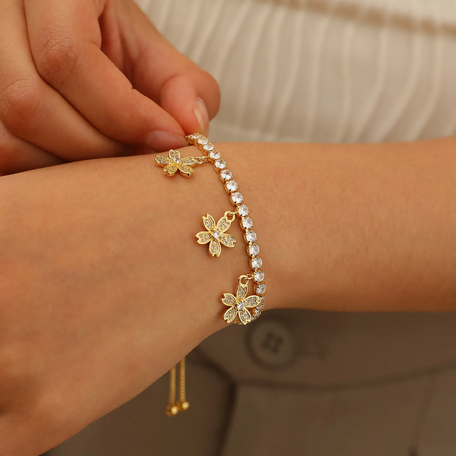 Copper 18K Gold Plated Cute Beach Shiny Inlay Animal Heart Shape Flower Zircon Bracelets display picture 14