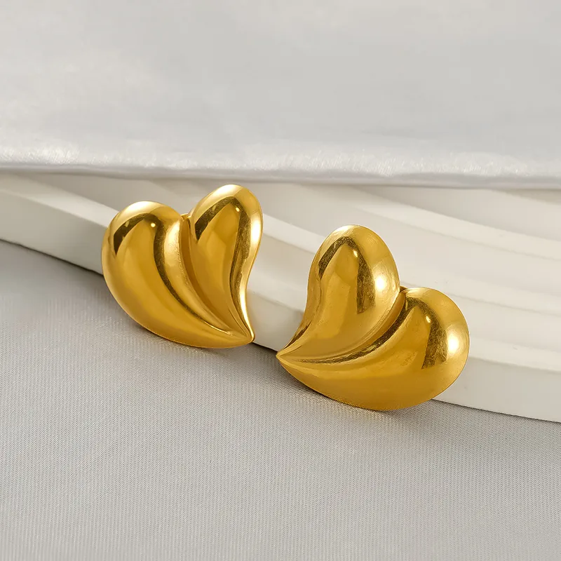 1 Piece Simple Style Classic Style Round Heart Shape Plating 304 Stainless Steel 18K Gold Plated Ear Studs display picture 8