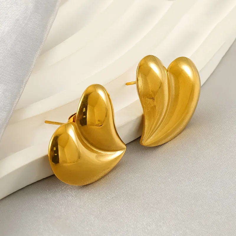 1 Piece Simple Style Classic Style Round Heart Shape Plating 304 Stainless Steel 18K Gold Plated Ear Studs display picture 7