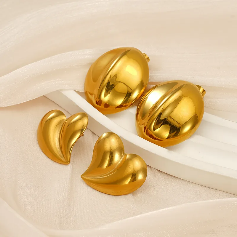 1 Piece Simple Style Classic Style Round Heart Shape Plating 304 Stainless Steel 18K Gold Plated Ear Studs display picture 10