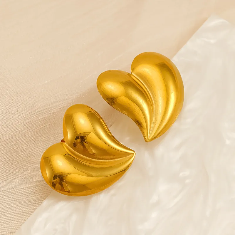 1 Piece Simple Style Classic Style Round Heart Shape Plating 304 Stainless Steel 18K Gold Plated Ear Studs display picture 9