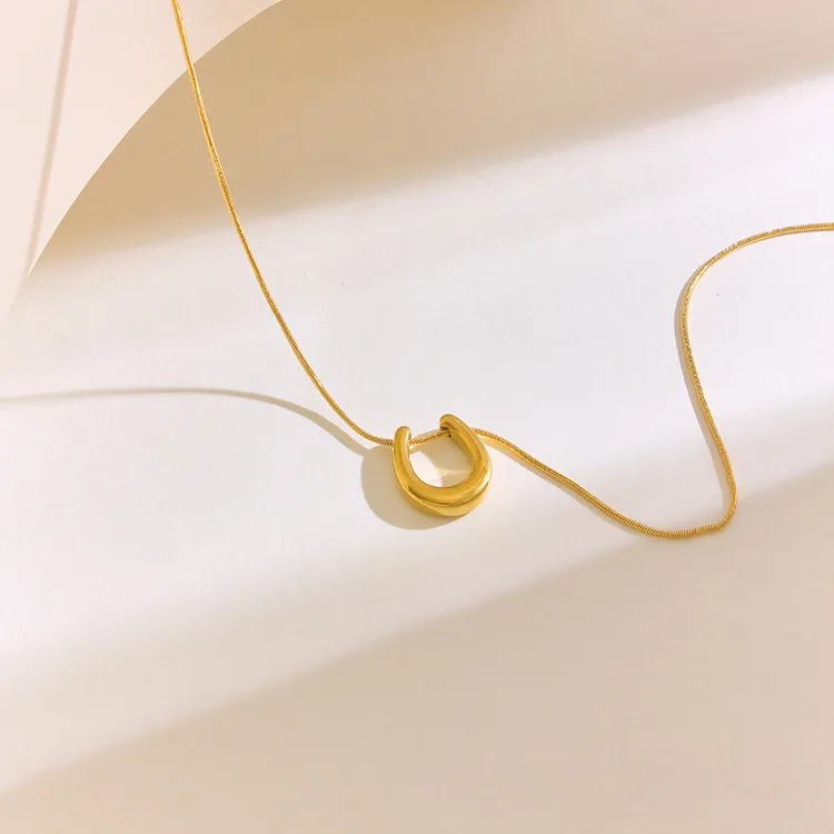 304 Stainless Steel 18K Gold Plated Elegant Simple Style U Shape Pendant Necklace display picture 4