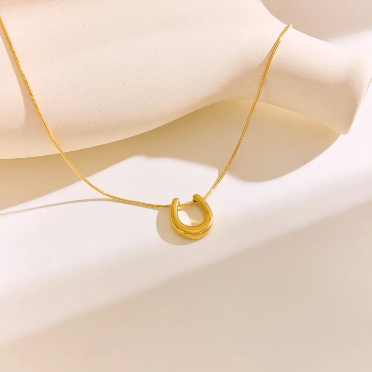 304 Stainless Steel 18K Gold Plated Elegant Simple Style U Shape Pendant Necklace display picture 5