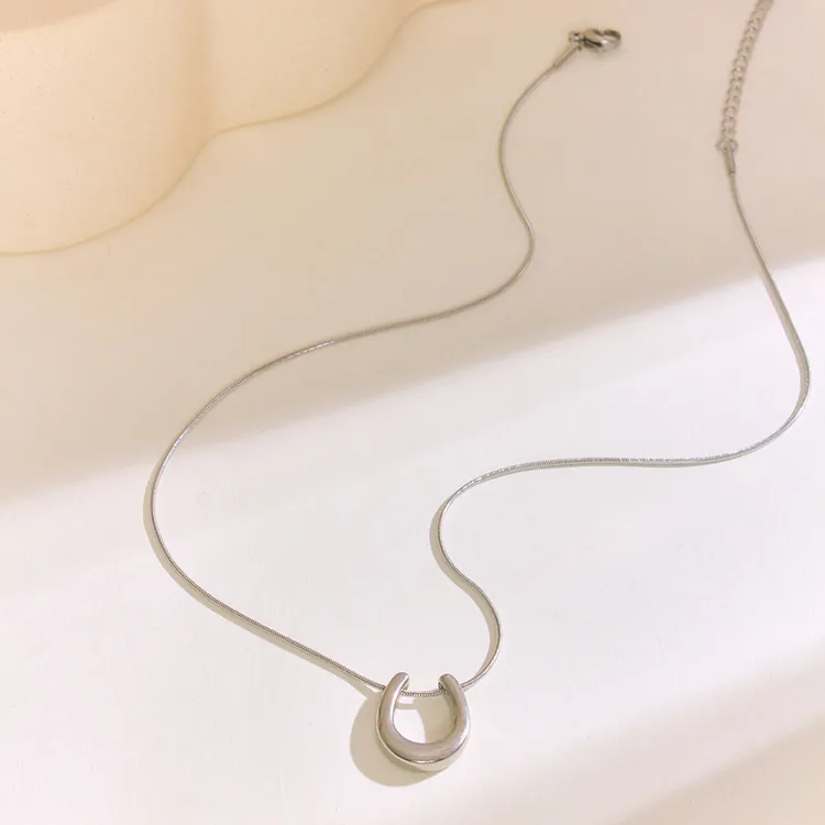 304 Stainless Steel 18K Gold Plated Elegant Simple Style U Shape Pendant Necklace display picture 10