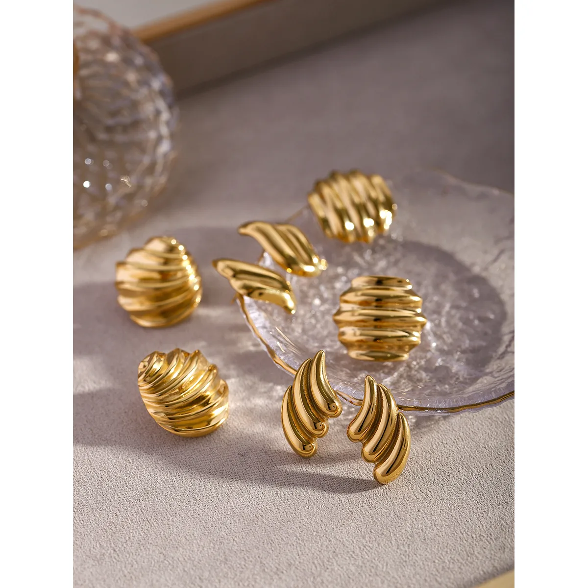 1 Pair IG Style Simple Style Solid Color 304 Stainless Steel 18K Gold Plated Ear Studs display picture 7
