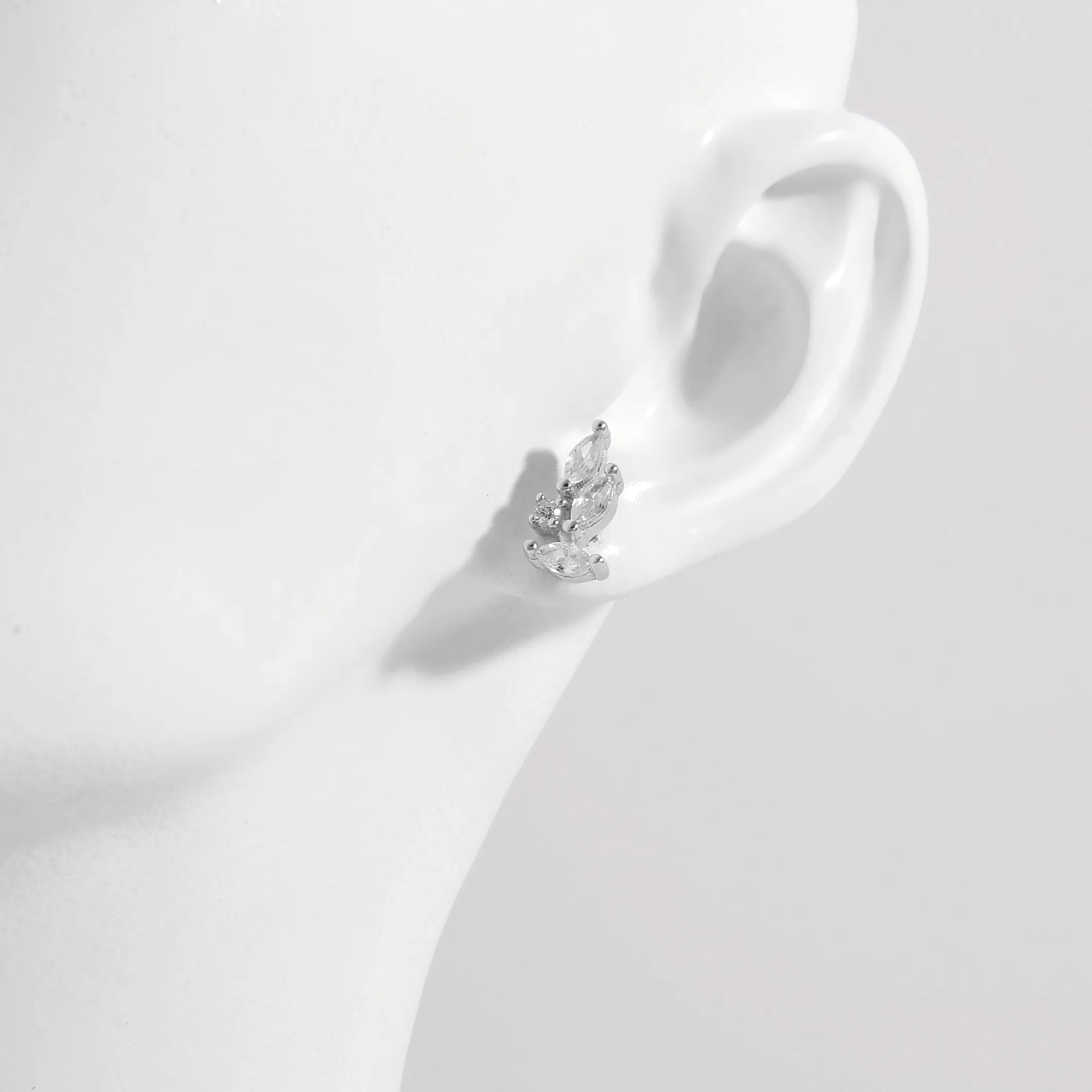 1 Pair White Gold Plated 925 Sterling Silver Zircon Rabbit Round Star Ear Studs display picture 4