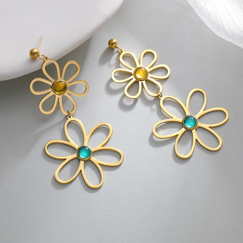 1 Pair Vintage Style French Style Simple Style Flower Plating Hollow Out Inlay 304 Stainless Steel Glass Stone 14K Gold Plated Drop Earrings display picture 1