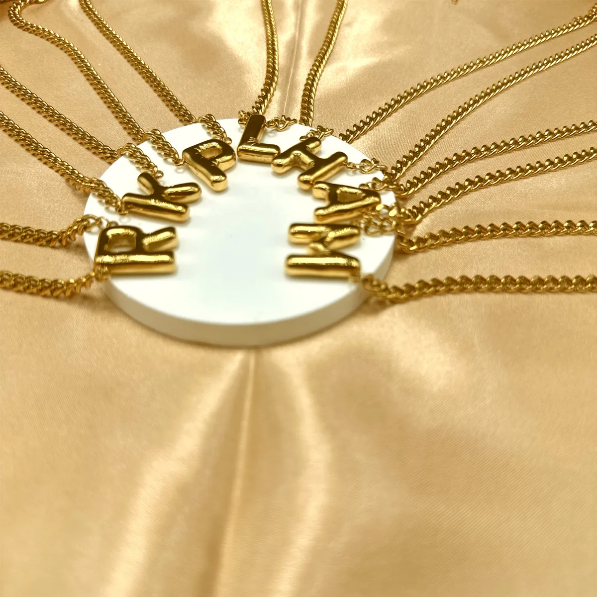 201 Stainless Steel 304 Stainless Steel 18K Gold Plated Simple Style Letter Pendant Necklace display picture 2