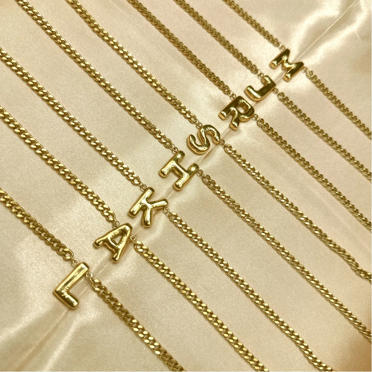 201 Stainless Steel 304 Stainless Steel 18K Gold Plated Simple Style Letter Pendant Necklace display picture 5