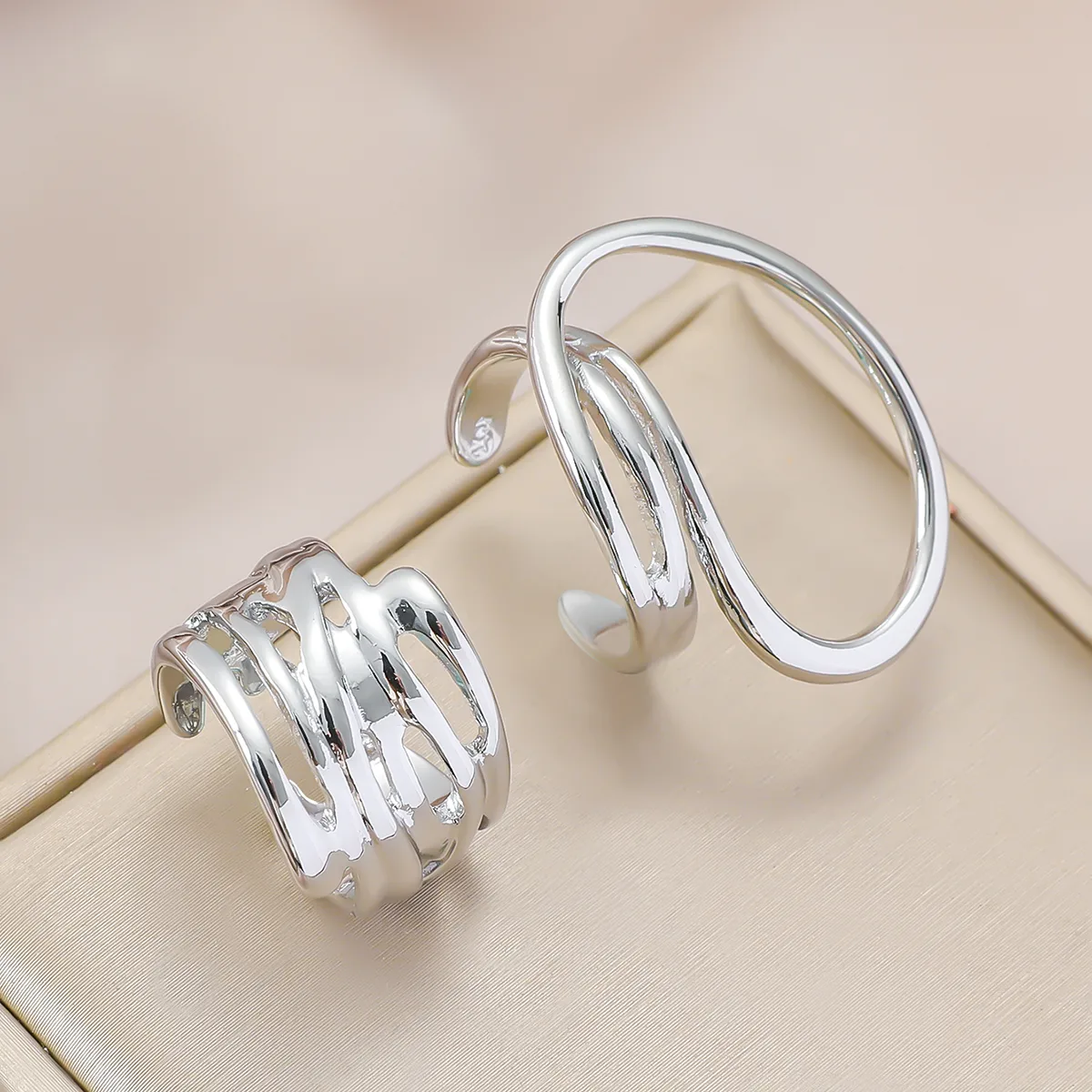 Summer Korean Niche Design Simple Elegant Street Shot Cold Exaggerated Style Hollow Shape Two-Piece Alloy Ring display picture 3
