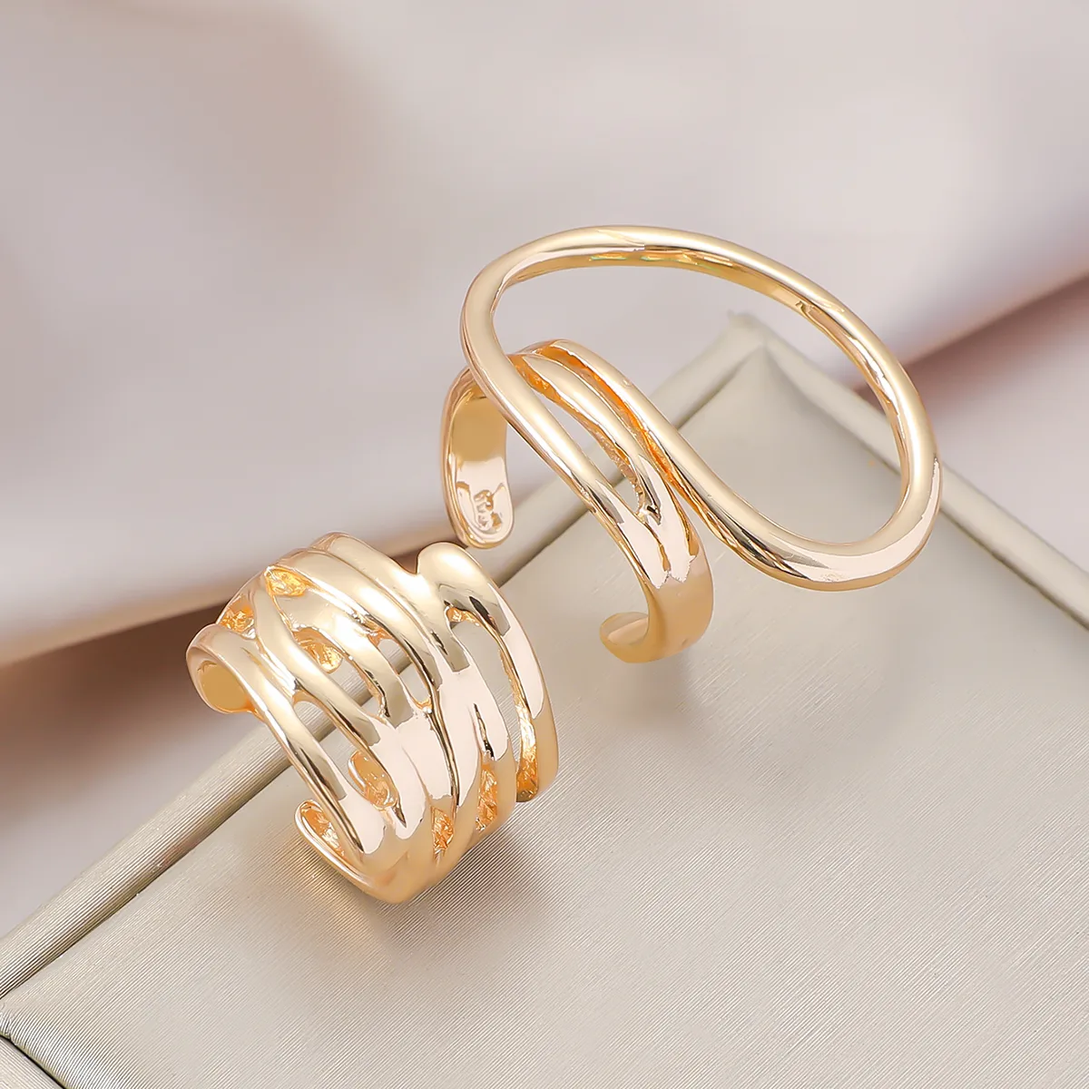 Summer Korean Niche Design Simple Elegant Street Shot Cold Exaggerated Style Hollow Shape Two-Piece Alloy Ring display picture 4