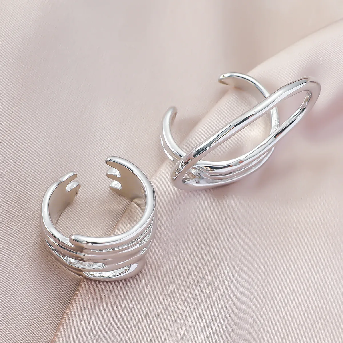 Summer Korean Niche Design Simple Elegant Street Shot Cold Exaggerated Style Hollow Shape Two-Piece Alloy Ring display picture 5
