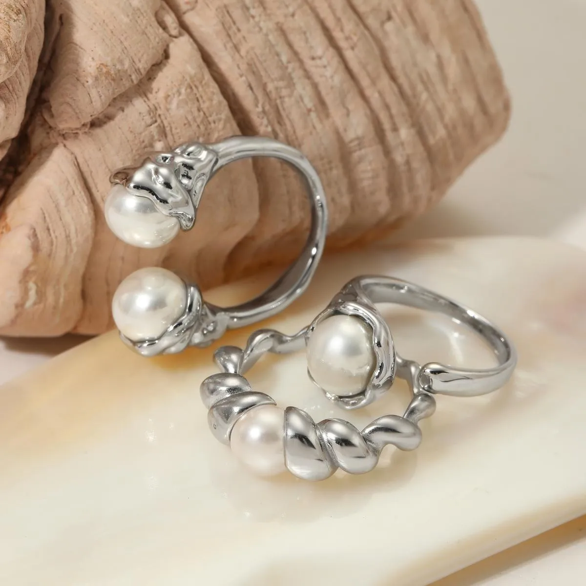 304 Stainless Steel 16K Gold Plated White Gold Plated Gold Plated Casual Plating Inlay Round Artificial Pearls Rings display picture 2