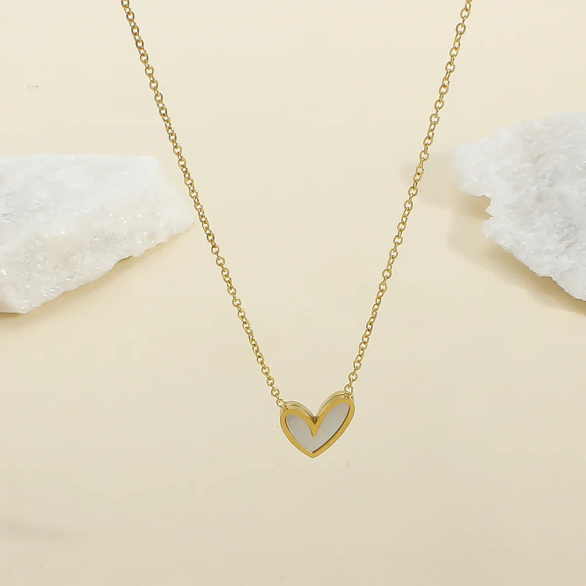 Wholesale Jewelry Vacation Heart Shape 304 Stainless Steel Shell Shell 18K Gold Plated Plating Inlay Pendant Necklace display picture 1