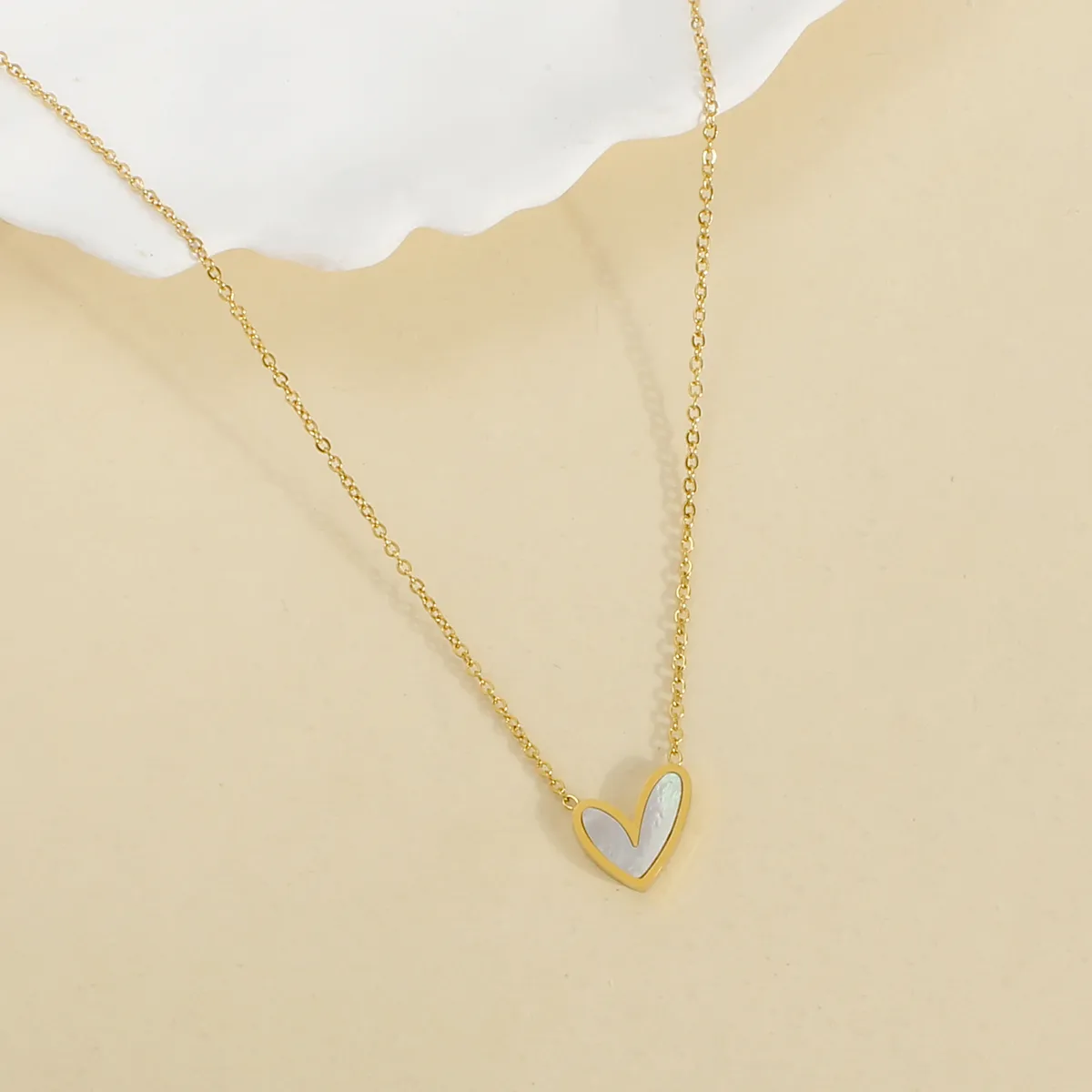Wholesale Jewelry Vacation Heart Shape 304 Stainless Steel Shell Shell 18K Gold Plated Plating Inlay Pendant Necklace display picture 3