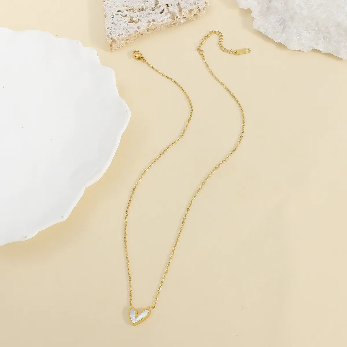 Wholesale Jewelry Vacation Heart Shape 304 Stainless Steel Shell Shell 18K Gold Plated Plating Inlay Pendant Necklace display picture 2