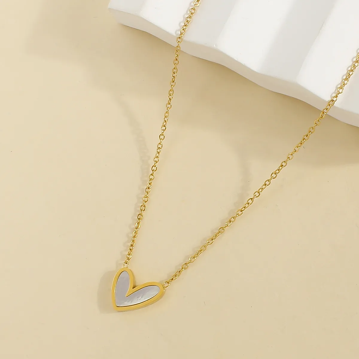 Wholesale Jewelry Vacation Heart Shape 304 Stainless Steel Shell Shell 18K Gold Plated Plating Inlay Pendant Necklace display picture 4