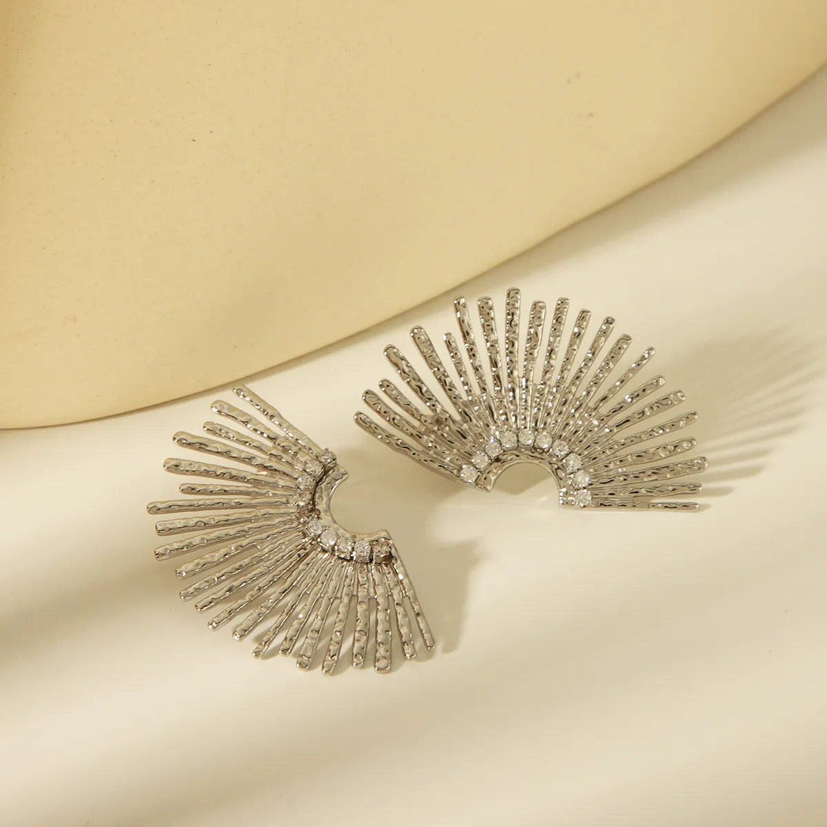 1 Pair Retro French Style Classic Style Sun Inlay 304 Stainless Steel Zircon 18K Gold Plated Ear Studs display picture 1