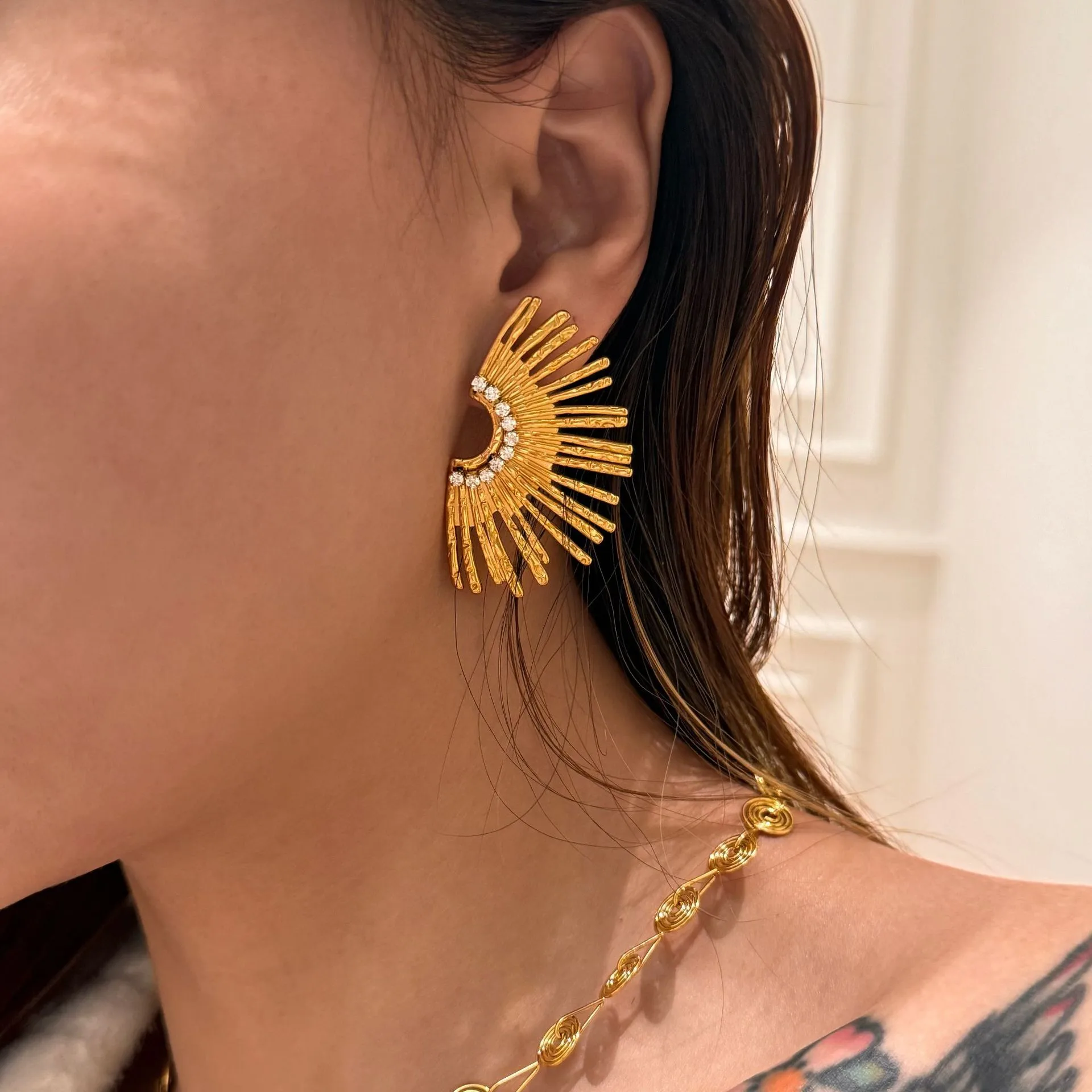 1 Pair Retro French Style Classic Style Sun Inlay 304 Stainless Steel Zircon 18K Gold Plated Ear Studs display picture 3