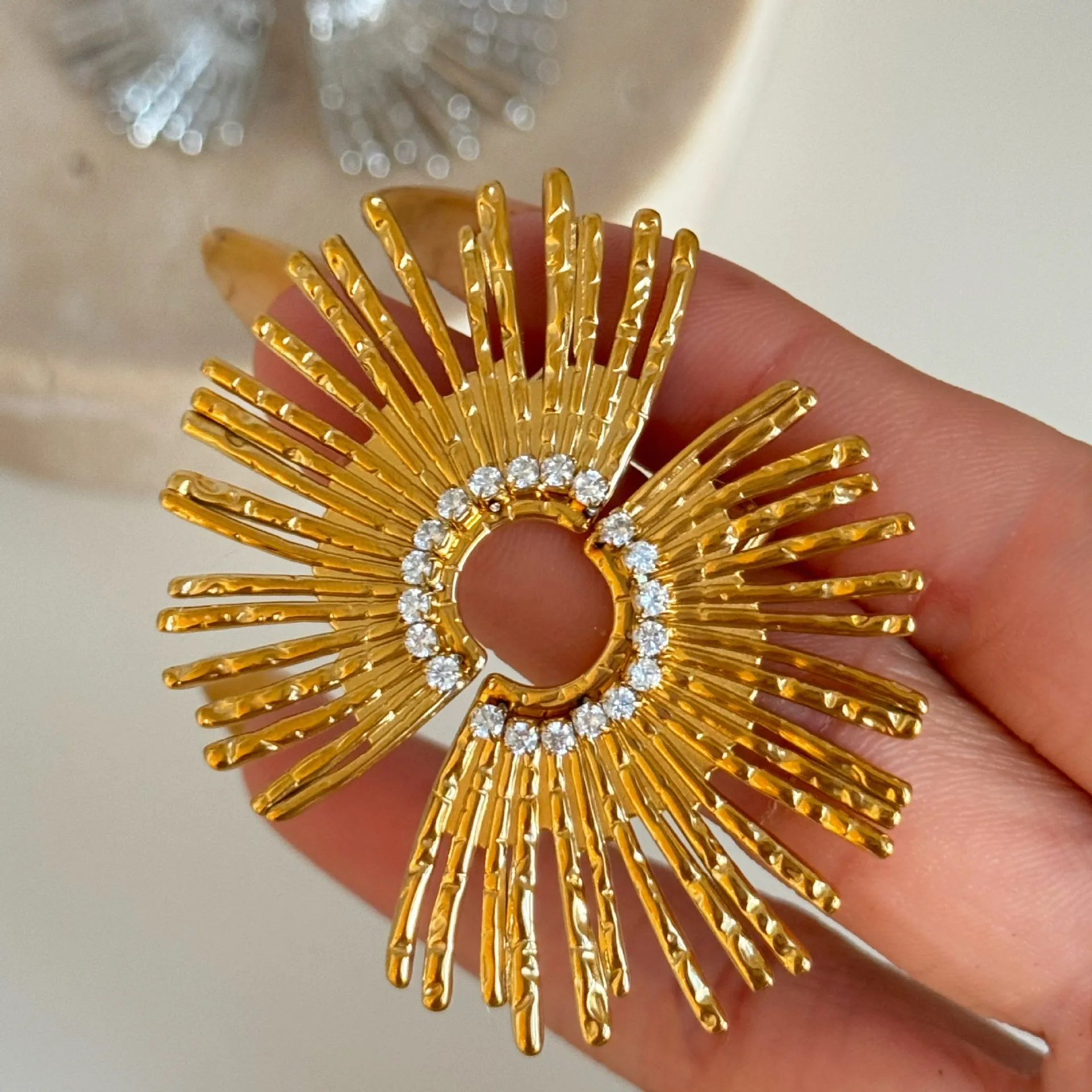 1 Pair Retro French Style Classic Style Sun Inlay 304 Stainless Steel Zircon 18K Gold Plated Ear Studs display picture 5