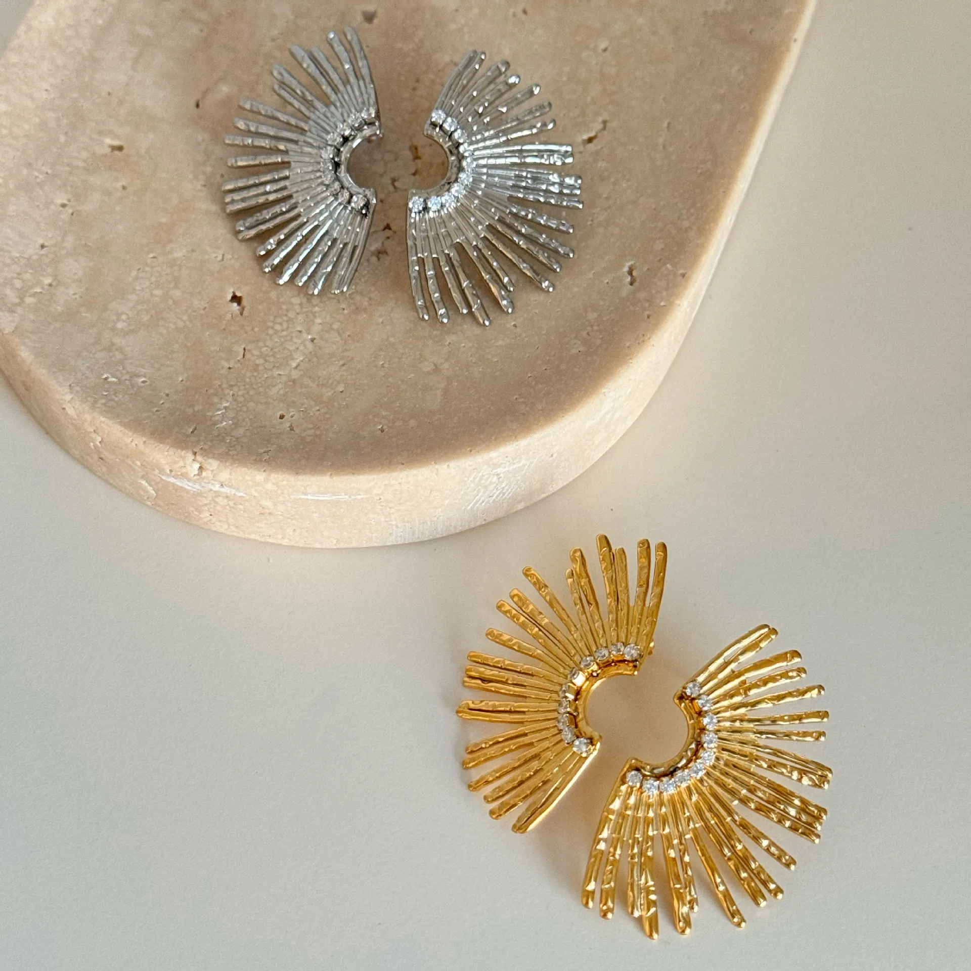 1 Pair Retro French Style Classic Style Sun Inlay 304 Stainless Steel Zircon 18K Gold Plated Ear Studs display picture 7