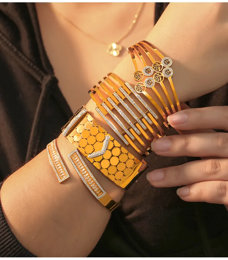 Casual Simple Style Hexagon Round Titanium Steel 18K Gold Plated Rhinestones Bangle In Bulk display picture 5