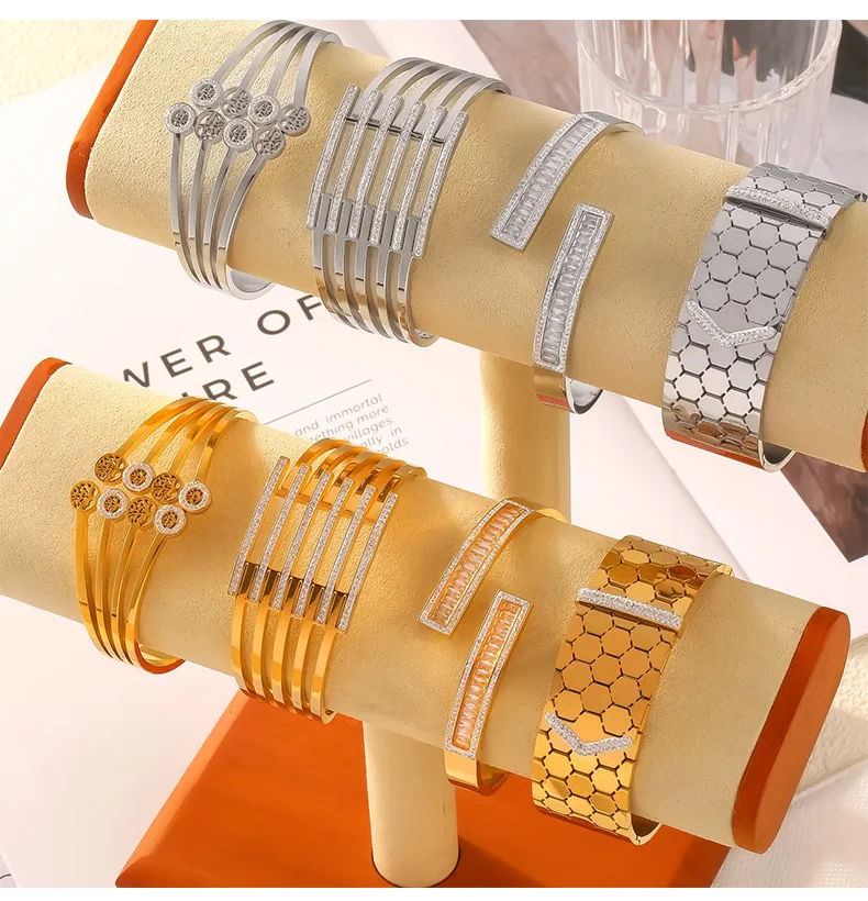Casual Simple Style Hexagon Round Titanium Steel 18K Gold Plated Rhinestones Bangle In Bulk display picture 2