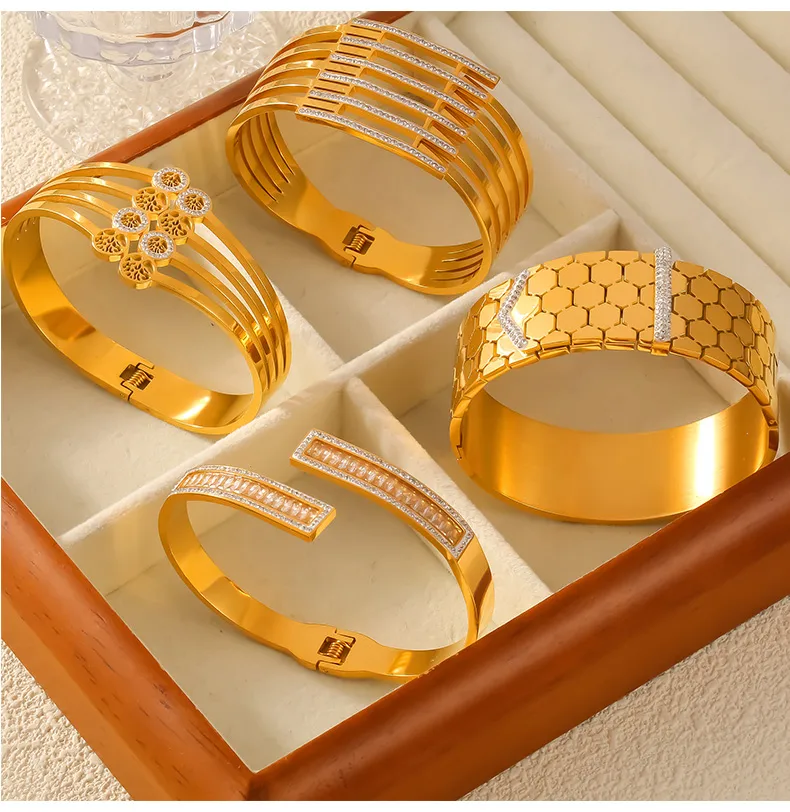 Casual Simple Style Hexagon Round Titanium Steel 18K Gold Plated Rhinestones Bangle In Bulk display picture 4