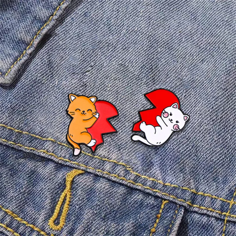 Cartoon Style Cute Simple Style Heart Shape Cat Alloy Enamel Plating Unisex Brooches Collar Pin display picture 2