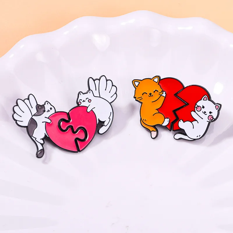 Cartoon Style Cute Simple Style Heart Shape Cat Alloy Enamel Plating Unisex Brooches Collar Pin display picture 6