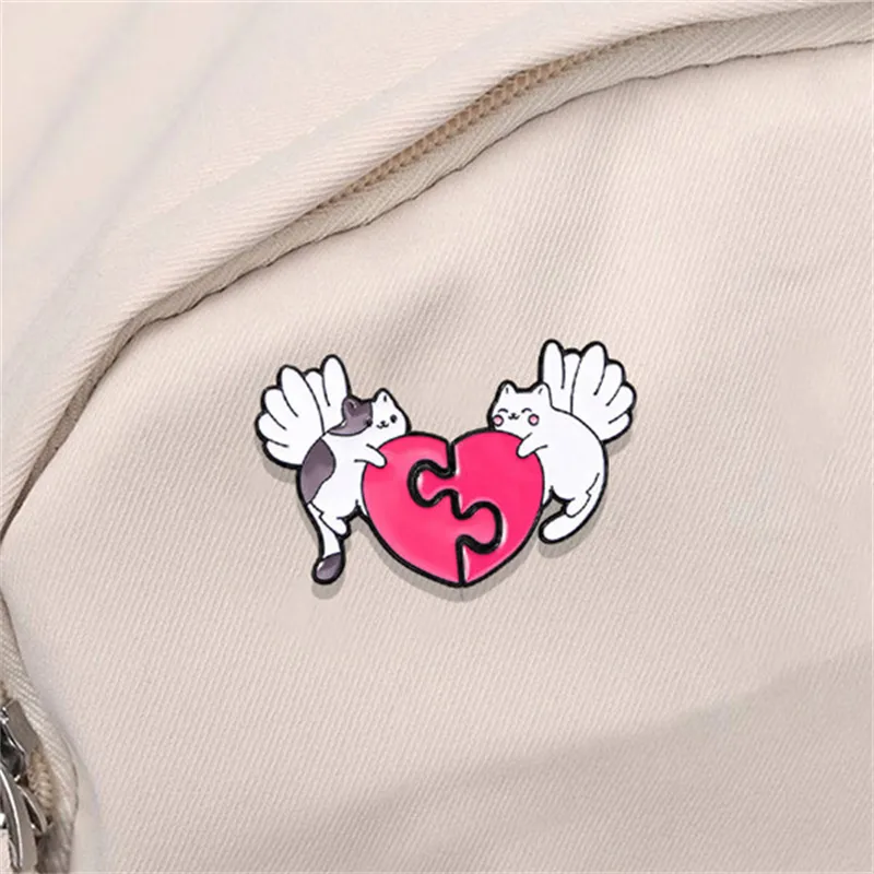 Cartoon Style Cute Simple Style Heart Shape Cat Alloy Enamel Plating Unisex Brooches Collar Pin display picture 4