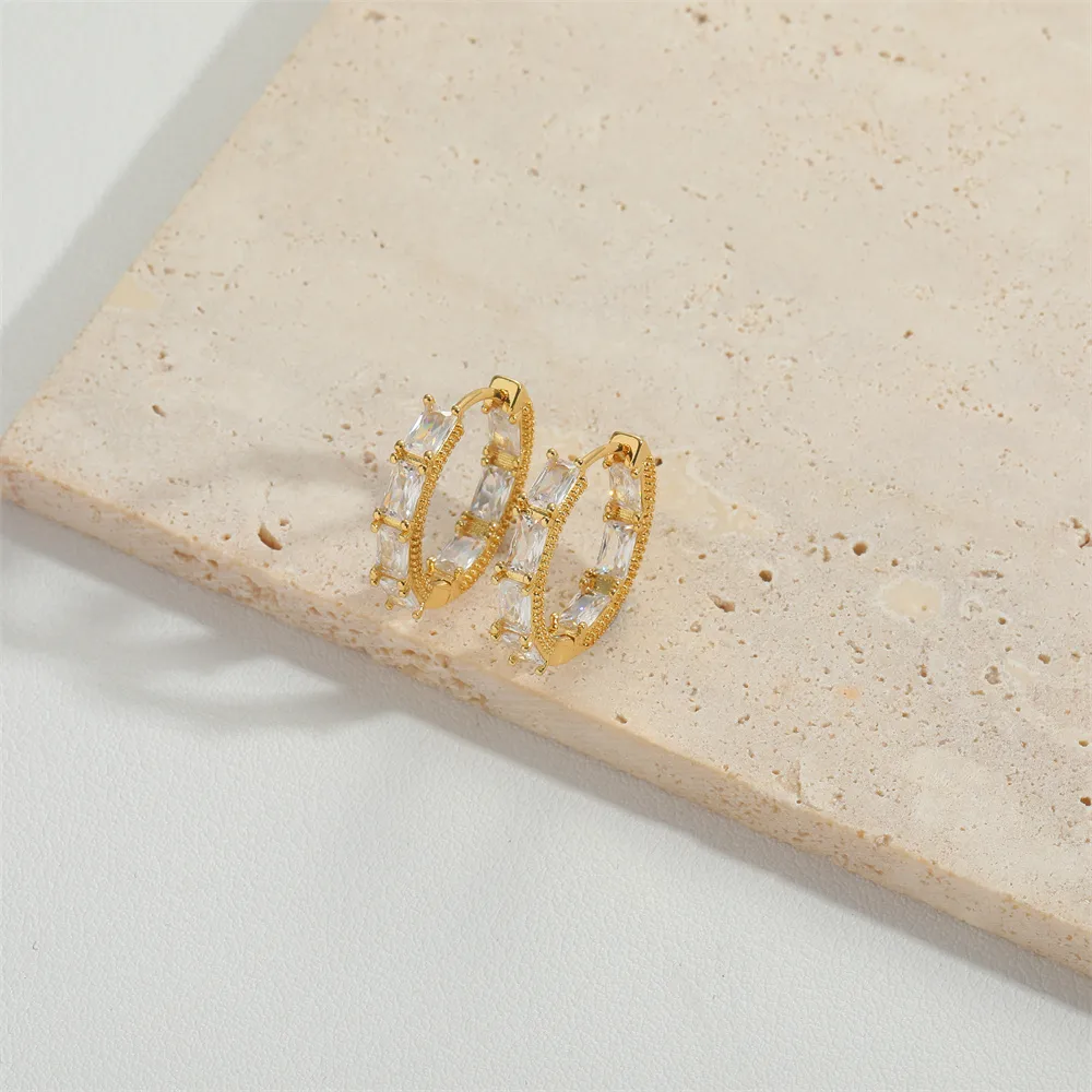 1 Pair Vintage Style Simple Style Commute Round Inlay Copper Zircon 14K Gold Plated Hoop Earrings display picture 1