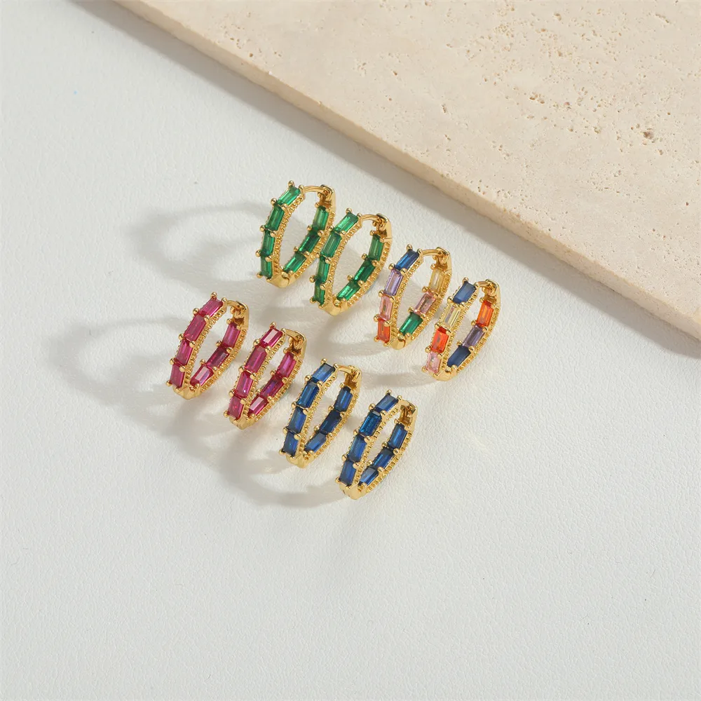 1 Pair Vintage Style Simple Style Commute Round Inlay Copper Zircon 14K Gold Plated Hoop Earrings display picture 3