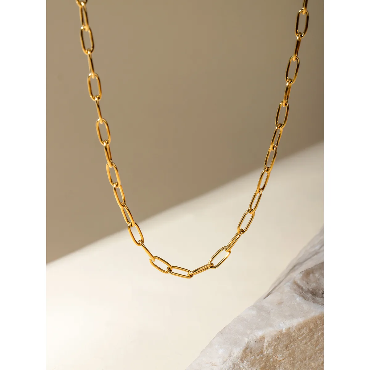 304 Stainless Steel 18K Gold Plated IG Style Solid Color Necklace display picture 2