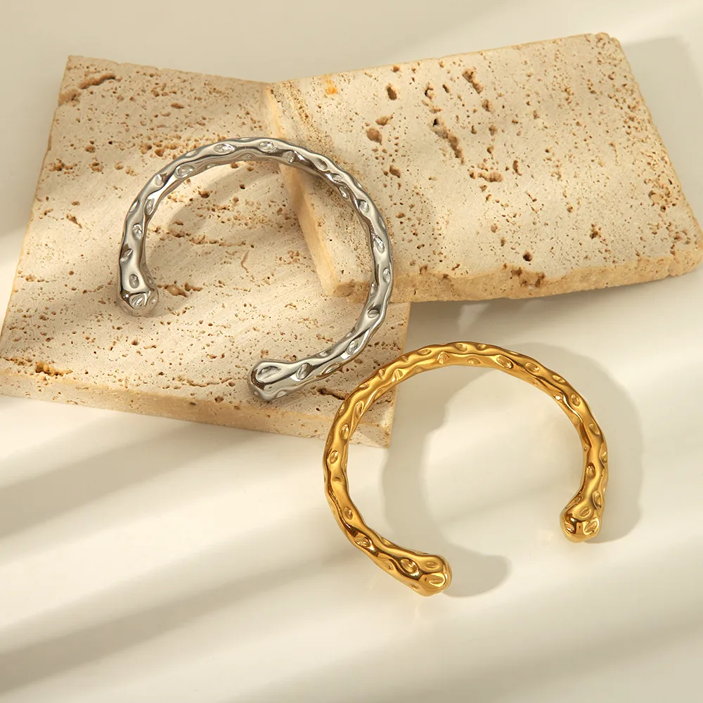 Vintage Style Romantic Simple Style C Shape 304 Stainless Steel 18K Gold Plated Bangle In Bulk display picture 8
