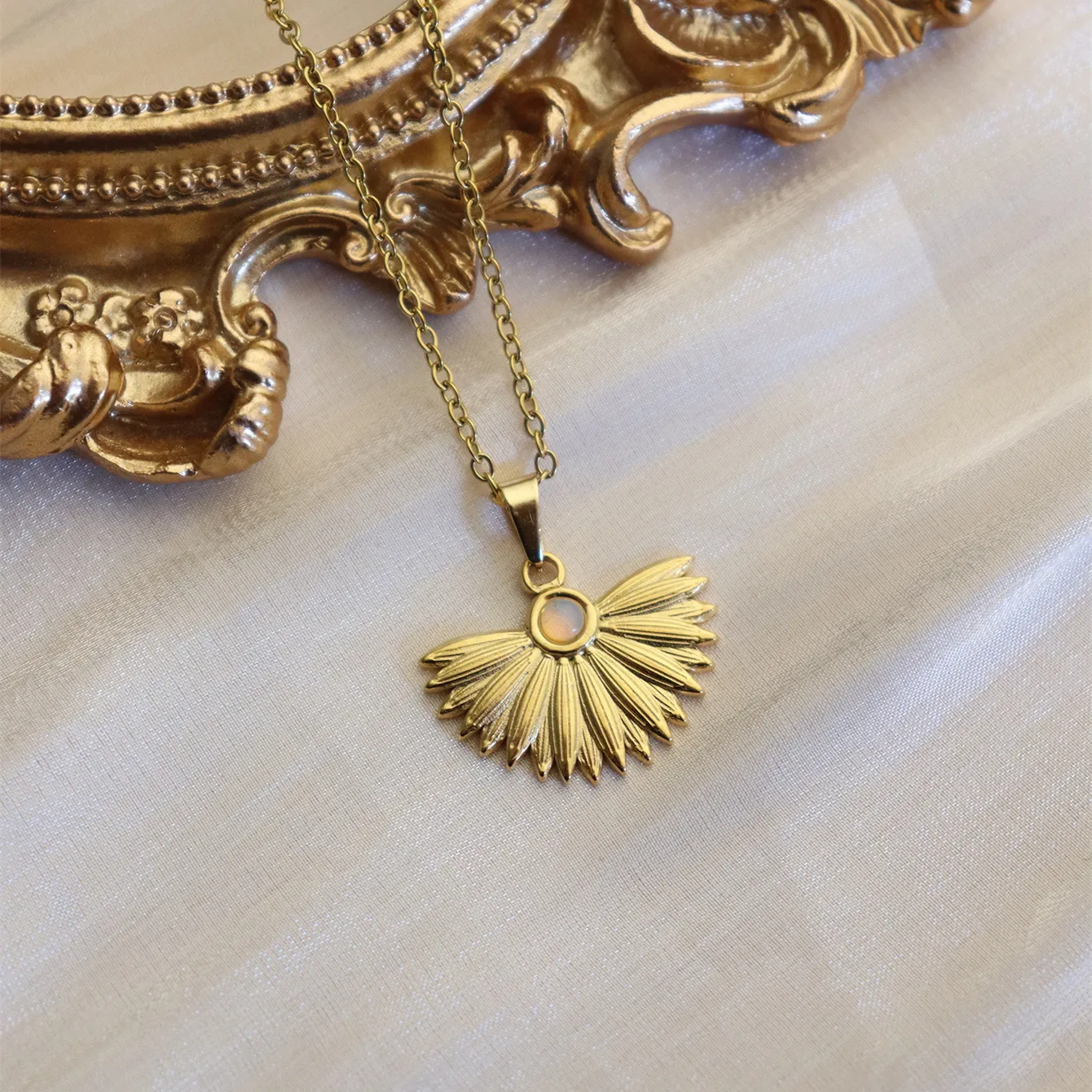 304 Stainless Steel 18K Gold Plated Simple Style Plating Inlay Sun Water Droplets Eye Natural Stone Pendant Necklace display picture 3
