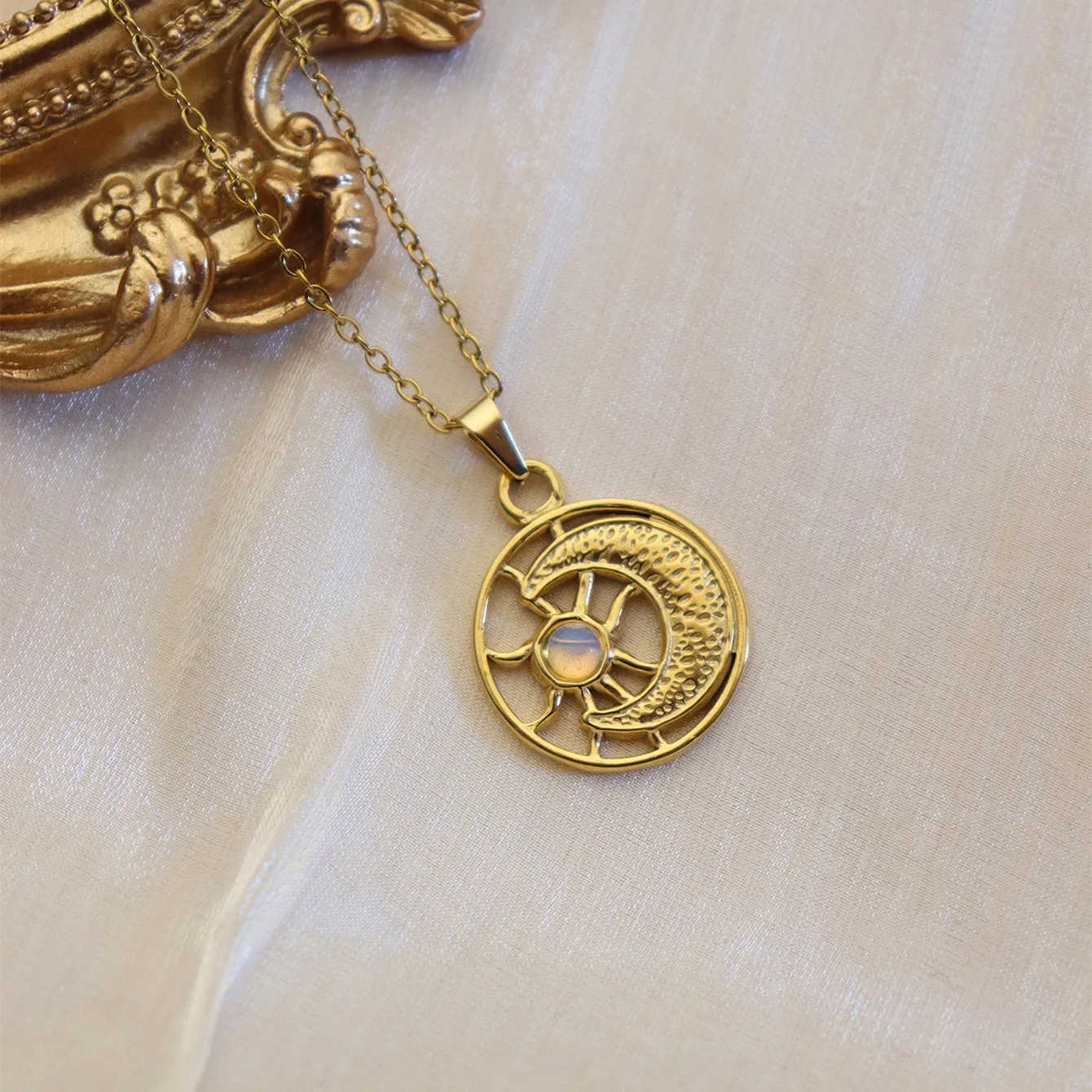 304 Stainless Steel 18K Gold Plated Simple Style Plating Inlay Sun Water Droplets Eye Natural Stone Pendant Necklace display picture 8