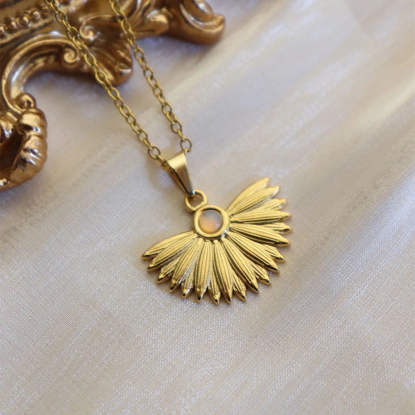 304 Stainless Steel 18K Gold Plated Simple Style Plating Inlay Sun Water Droplets Eye Natural Stone Pendant Necklace display picture 4
